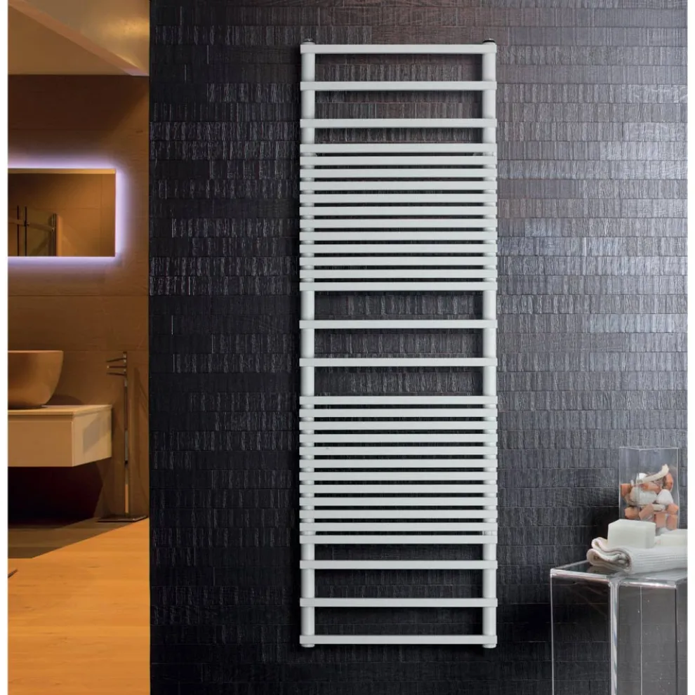 Elektrischer Handtuchwärmer mit Struktur aus Kohlenstoffstahl, hergestellt in Italien – Creme