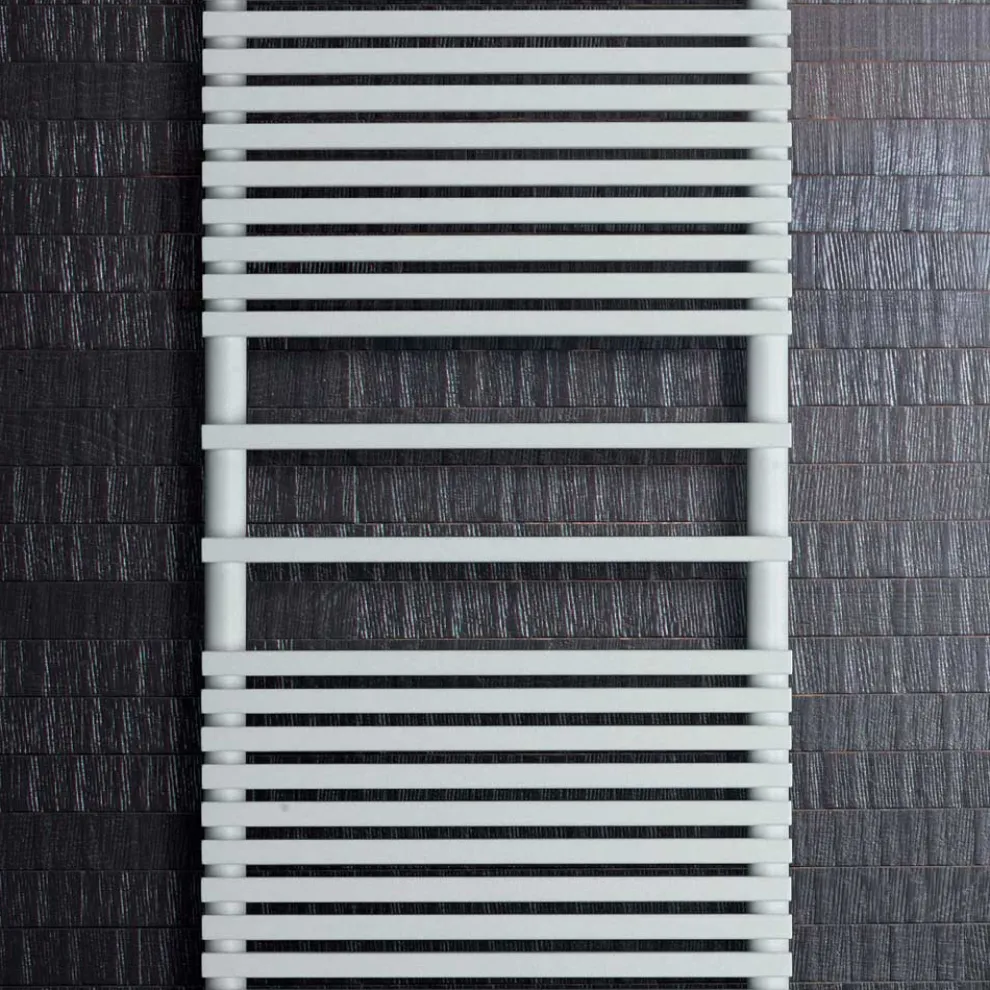 Elektrischer Handtuchwärmer mit Struktur aus Kohlenstoffstahl, hergestellt in Italien – Creme