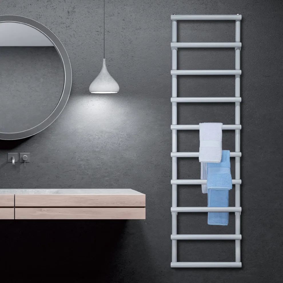 Elektrischer Handtuchwärmer mit kreisförmigen Elementen, hergestellt in Italien – Erdbeere