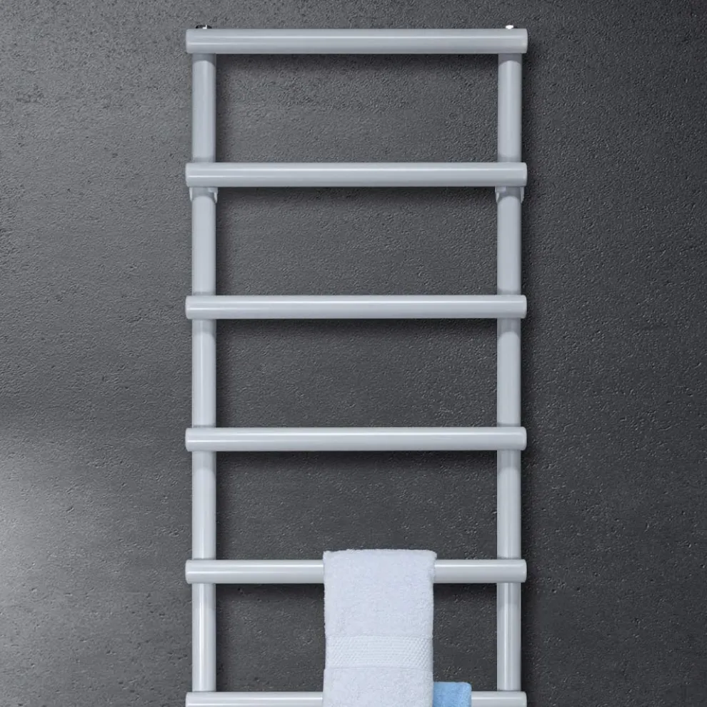 Elektrischer Handtuchwärmer mit kreisförmigen Elementen, hergestellt in Italien – Erdbeere