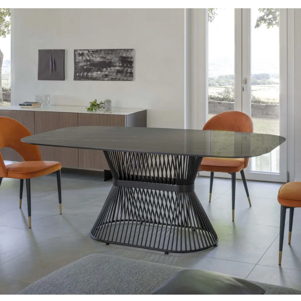 Elliptischer Esstisch aus polierter Keramik und Stahl – Ravi