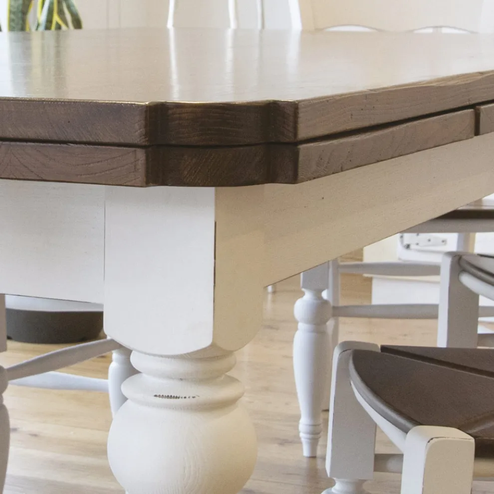 Esche-Esstisch und 4 Stühle inklusive Made in Italy