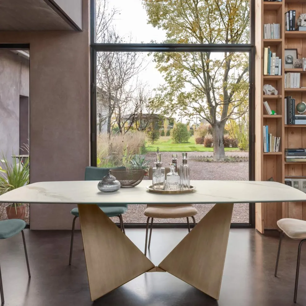 Esstisch aus 3 mm starker Keramik und Metallbasis, hergestellt in Italien – Pfingstrose