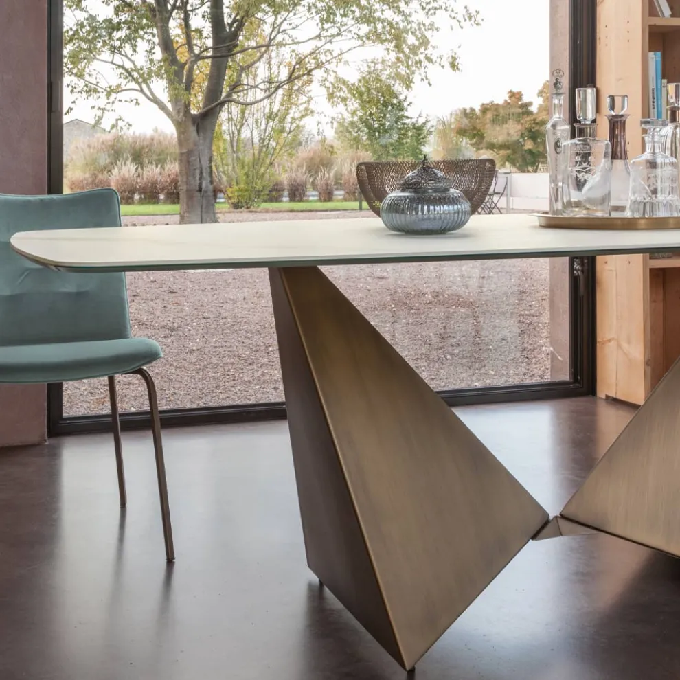 Esstisch aus 3 mm starker Keramik und Metallbasis, hergestellt in Italien – Pfingstrose