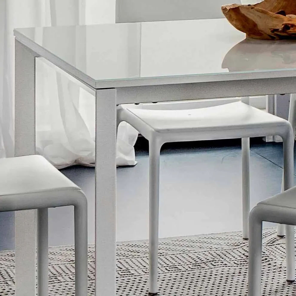 Esstisch aus weißem Glas und lackiertem Metall Made in Italy - Brooch