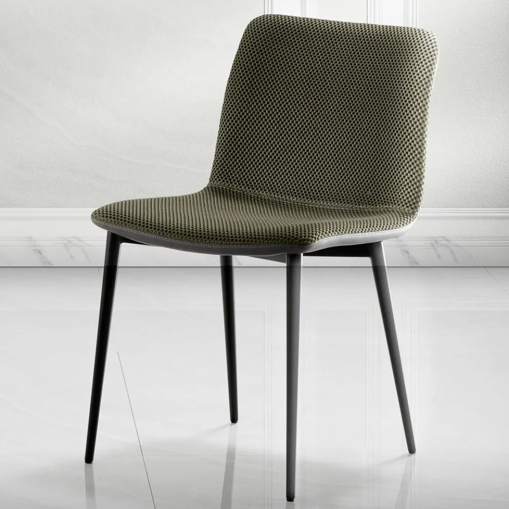 Esszimmerstuhl aus Vulcano-Stoff und Metallbeinen Made in Italy - Amane