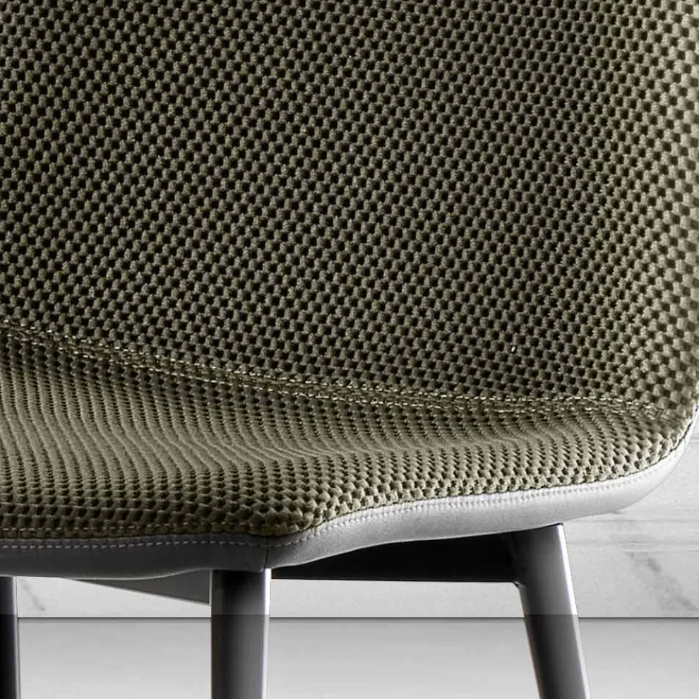 Esszimmerstuhl aus Vulcano-Stoff und Metallbeinen Made in Italy - Amane