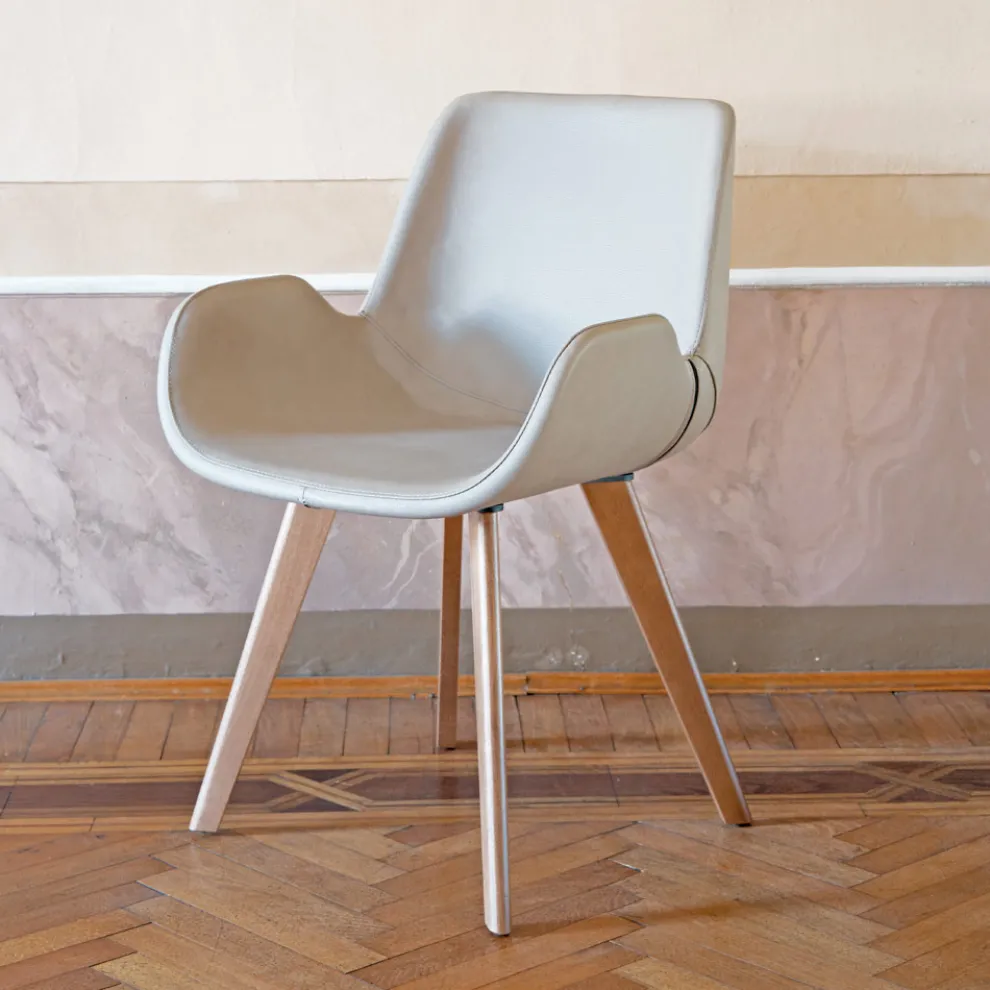 Esszimmerstuhl mit modernem Design aus Leder, hergestellt in Italien – Simba