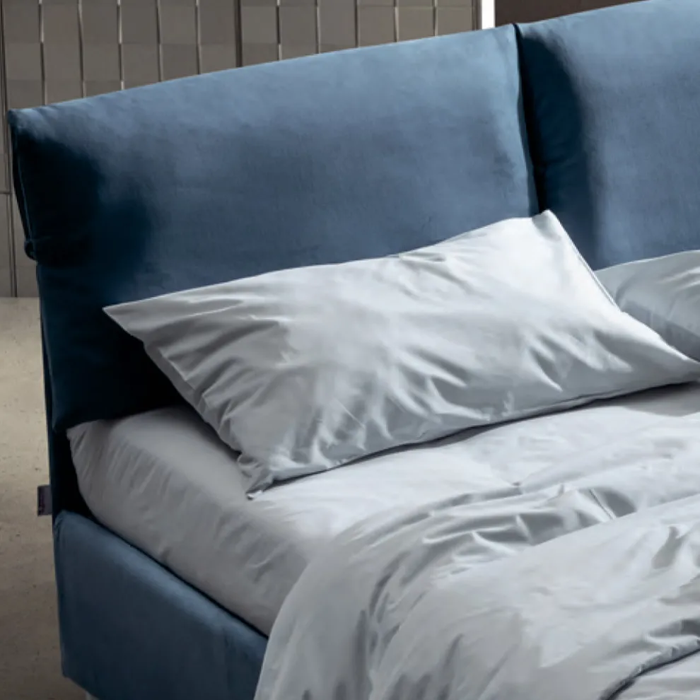 Doppelbett 160x190 mit Kissen, die das gesamte Kopfteil umhüllen - Charme