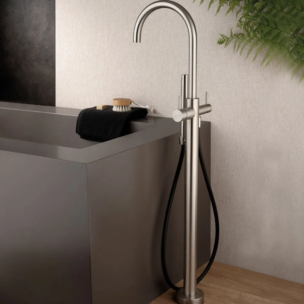 Externer bodenstehender Badewannenmischer aus Edelstahl AISI 316L - Krallen