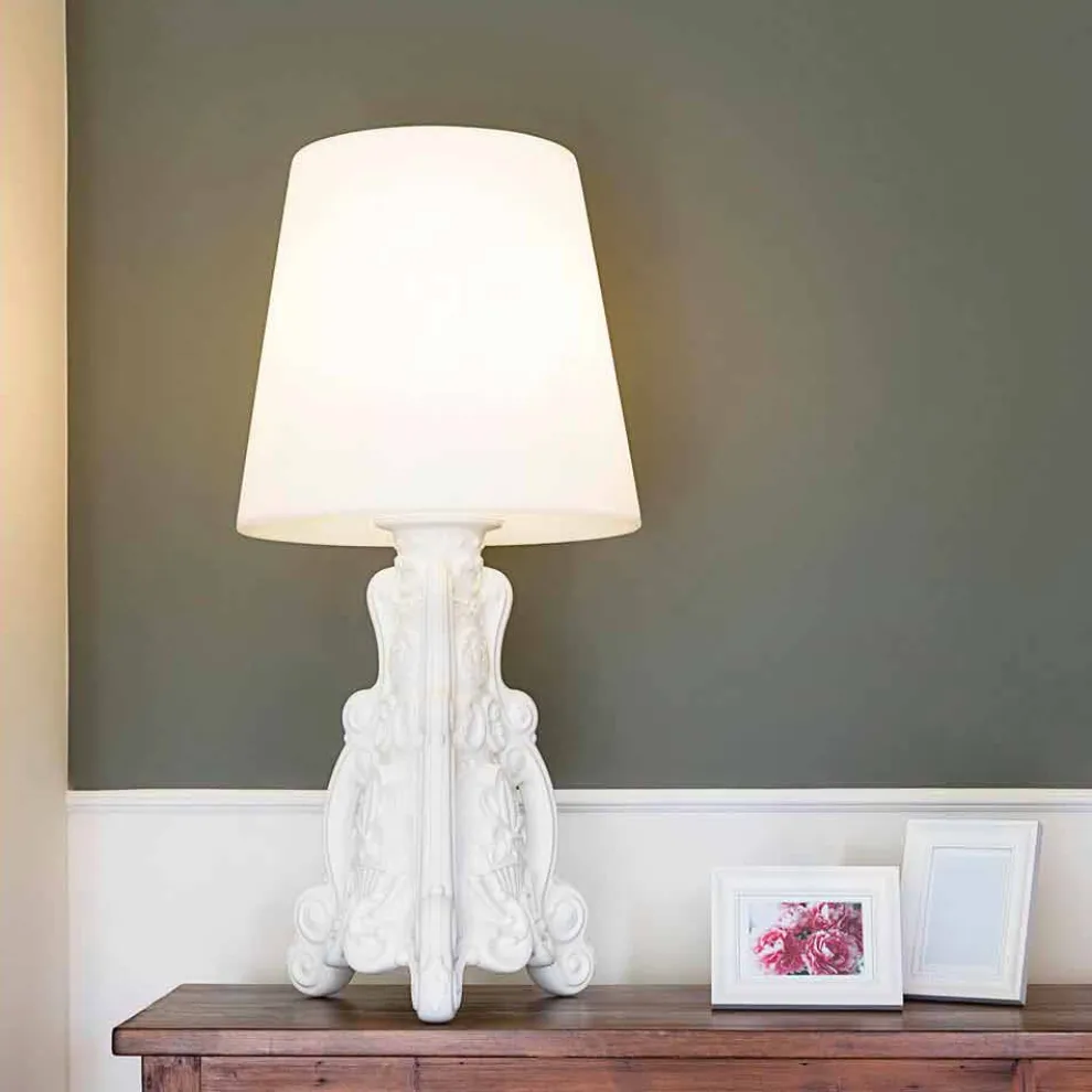 Farbige Tischleuchte Slide Lady of Love in modernem Design