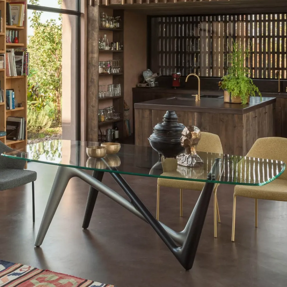 Fester Esstisch aus Glas und starrem Polyurethan, hergestellt in Italien – Lavendel