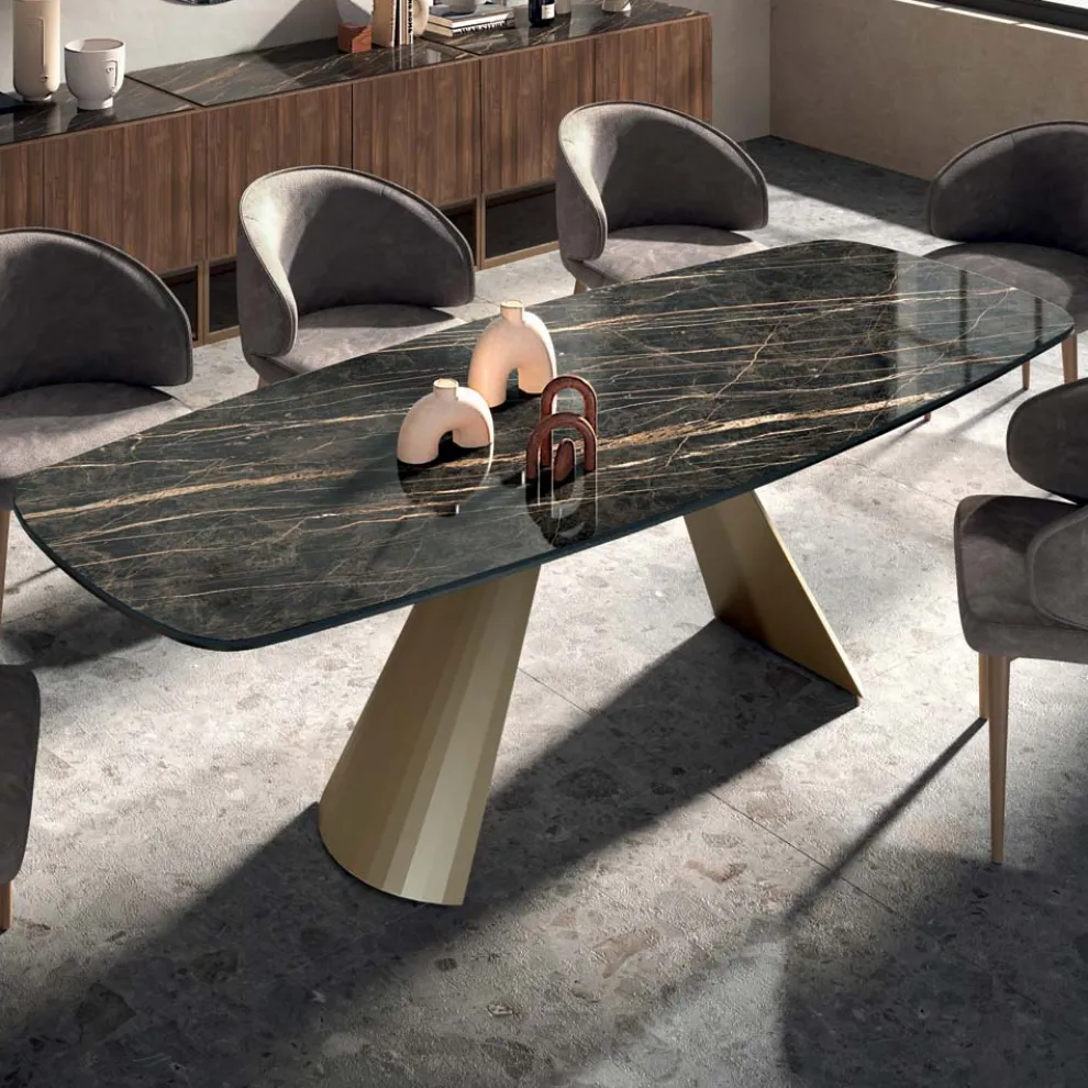 Fester Esstisch mit Fassplatte aus Keramik, hergestellt in Italien – Gläser