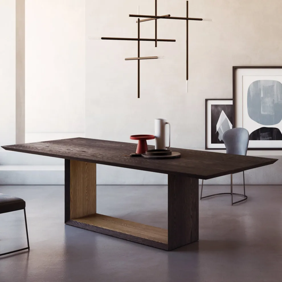 Fester Tisch mit abgeschrägter Platte und zweifarbigem Untergestell, hergestellt in Italien – Jadis