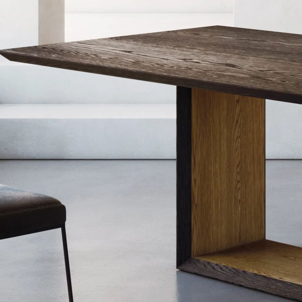 Fester Tisch mit abgeschrägter Platte und zweifarbigem Untergestell, hergestellt in Italien – Jadis