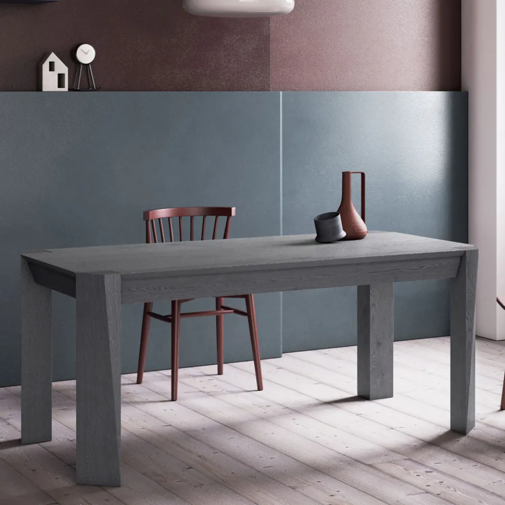 Fester Tisch mit abgeschrägter Tischlerplatte, hergestellt in Italien – Tratto