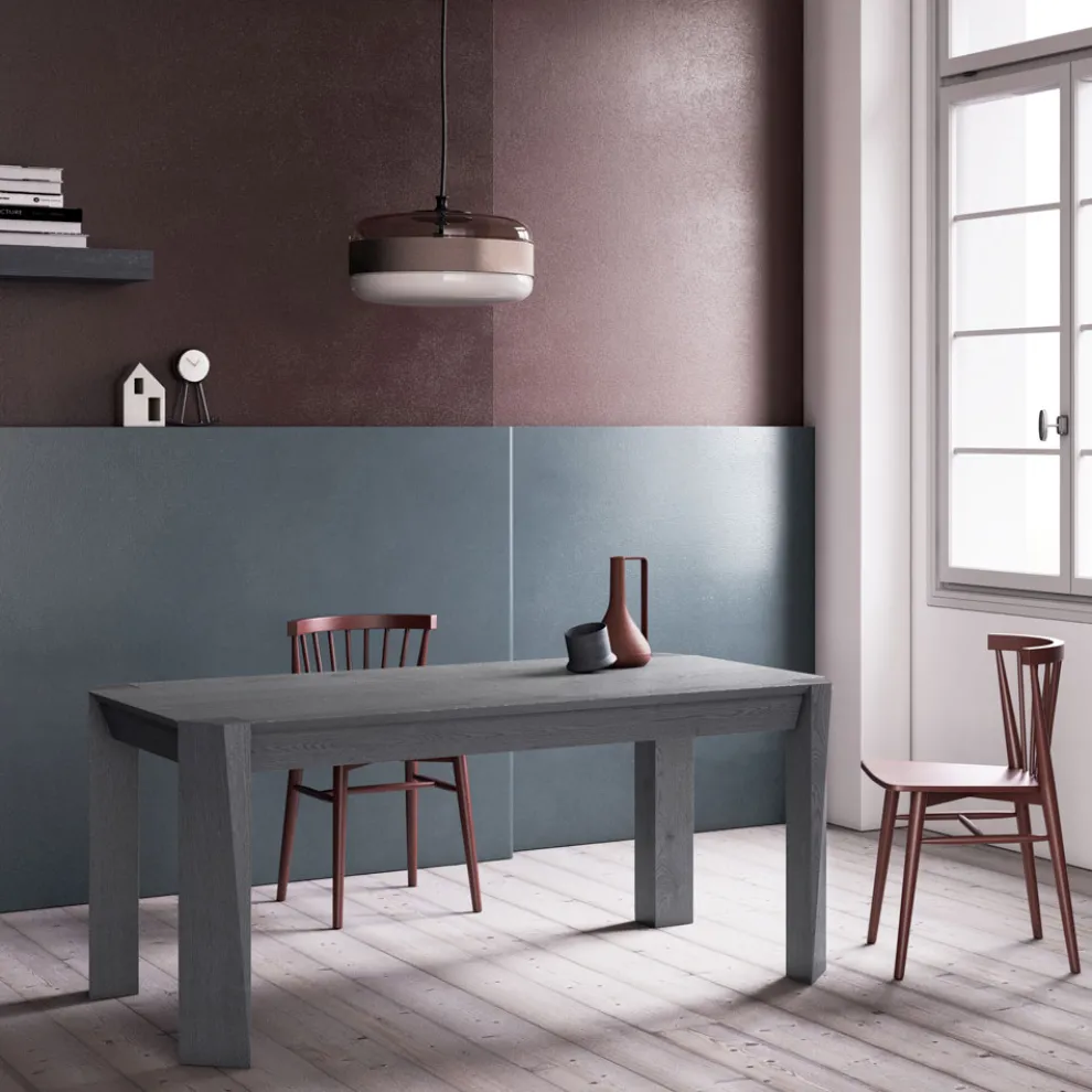 Fester Tisch mit abgeschrägter Tischlerplatte, hergestellt in Italien – Tratto