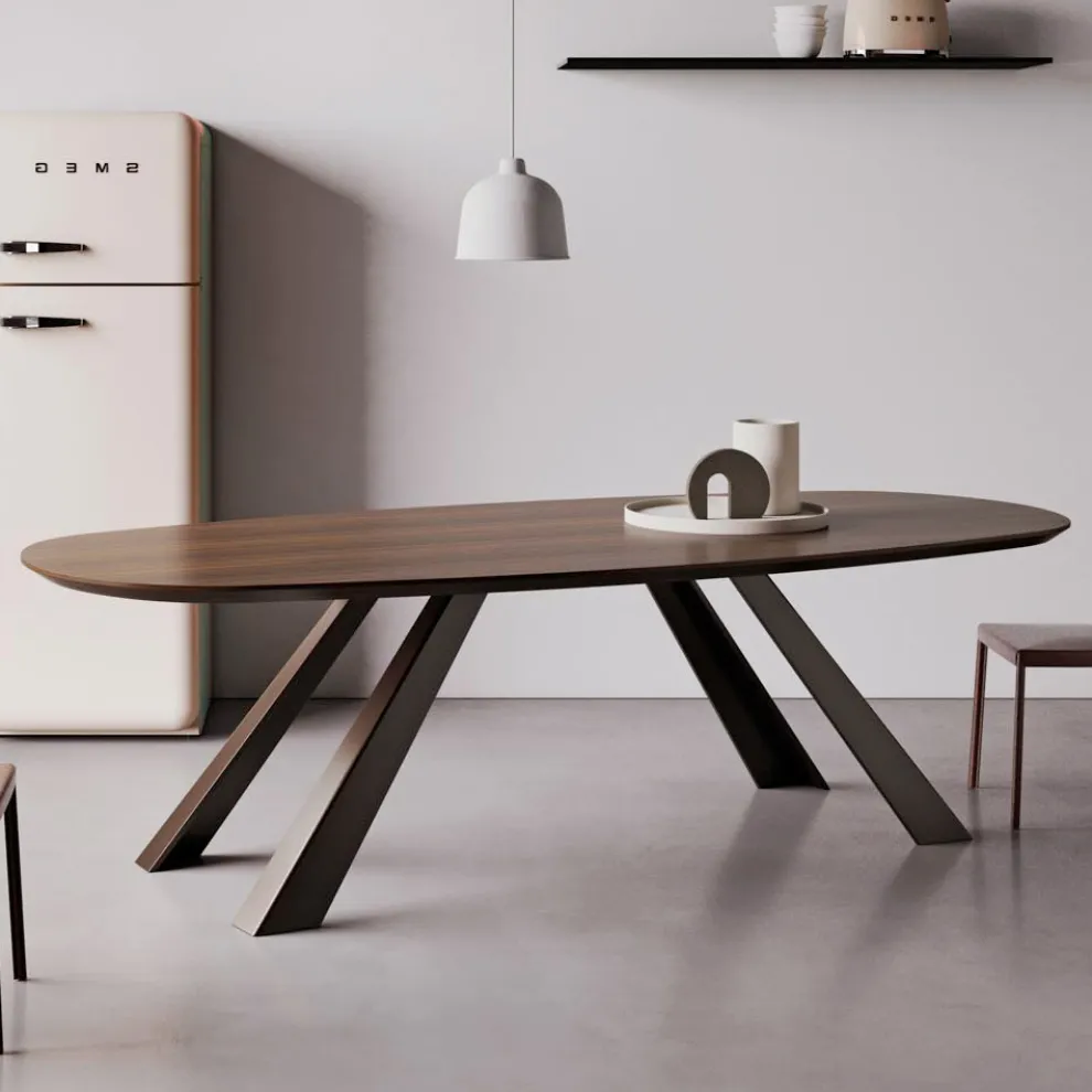 Fester Tisch mit elliptischer Platte und abgeschrägter Kante, hergestellt in Italien – Tirian