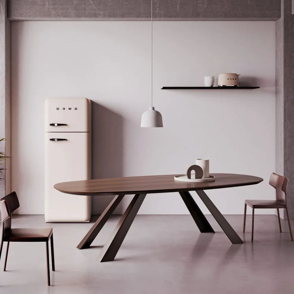 Fester Tisch mit elliptischer Platte und abgeschrägter Kante, hergestellt in Italien – Tirian