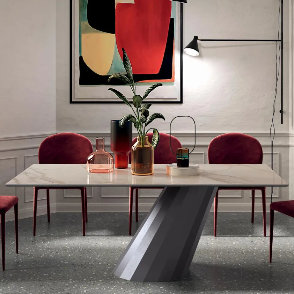 Fester Tisch mit Stahlgestell und Keramikplatte, hergestellt in Italien – Hose