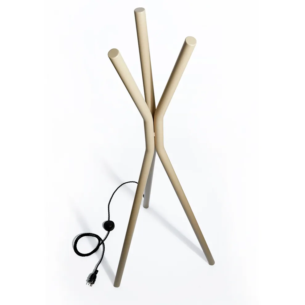 Freistehender elektrischer Heizkörper aus Stahl mit Fußschalter - Tree