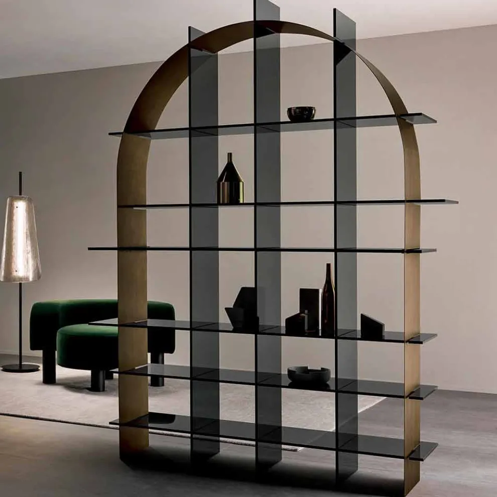 Freistehendes gewölbtes Bücherregal aus Rauchglas und gebürstetem Bronze-Design - Marco