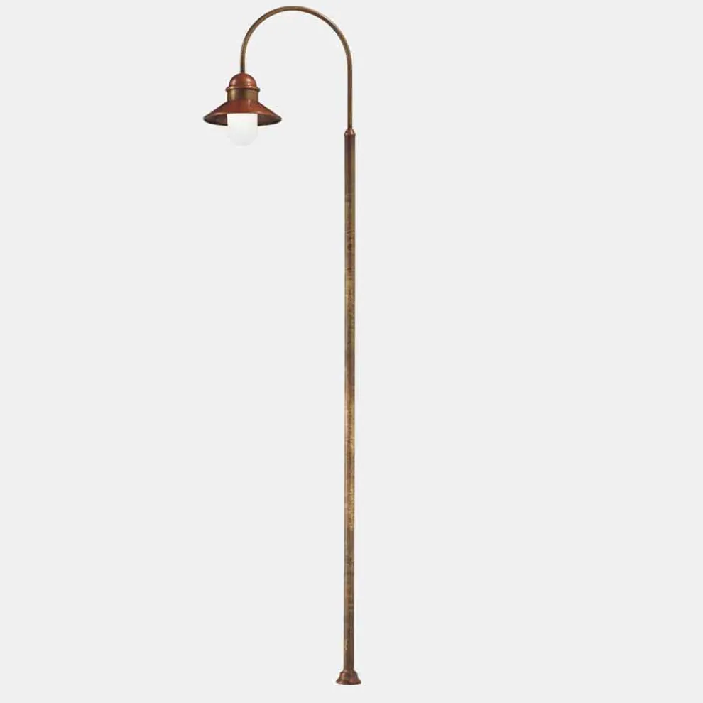 Gartenlaterne mit hohem oder niedrigem Bogen aus Messing und Kupfer - Edge von Il Fanale