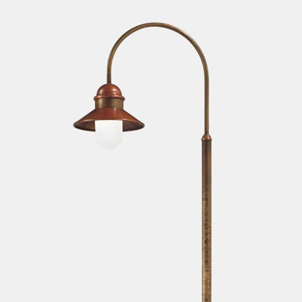 Gartenlaterne mit hohem oder niedrigem Bogen aus Messing und Kupfer - Edge von Il Fanale