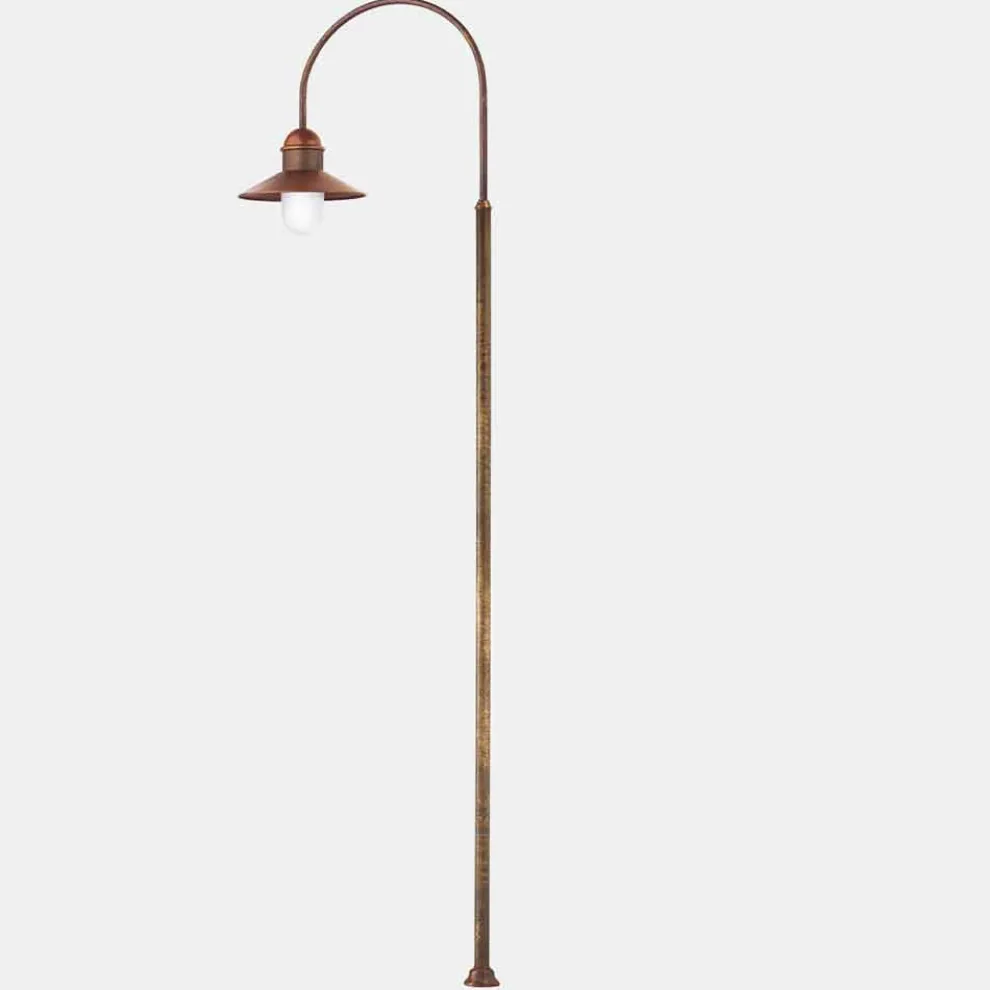 Gartenlaterne mit hohem oder niedrigem Bogen aus Messing und Kupfer - Edge von Il Fanale