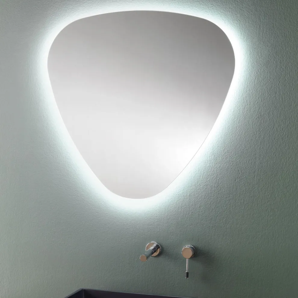 Geformter Wandspiegel für Badezimmer mit hochwertiger LED-Hintergrundbeleuchtung - Trigolo