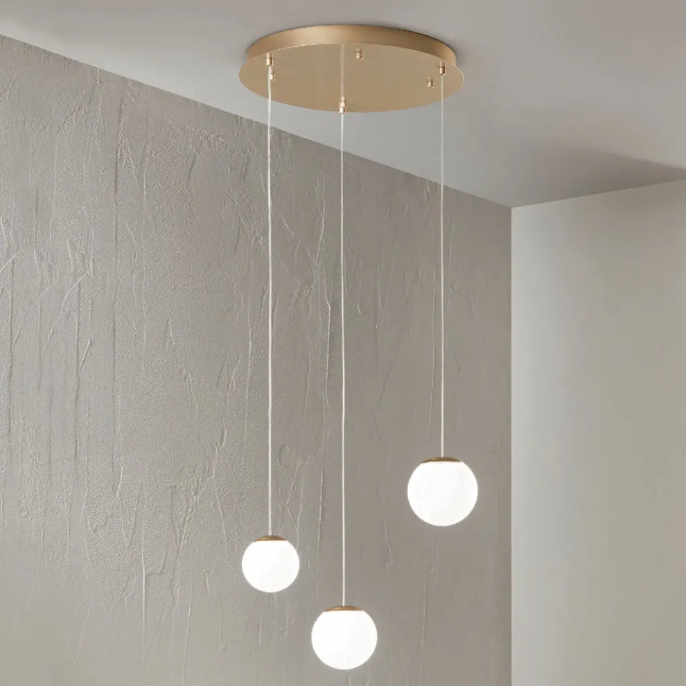 Goldfarbener Kronleuchter aus lackiertem Metall mit 3 LEDs und optionalem Glas – Buche