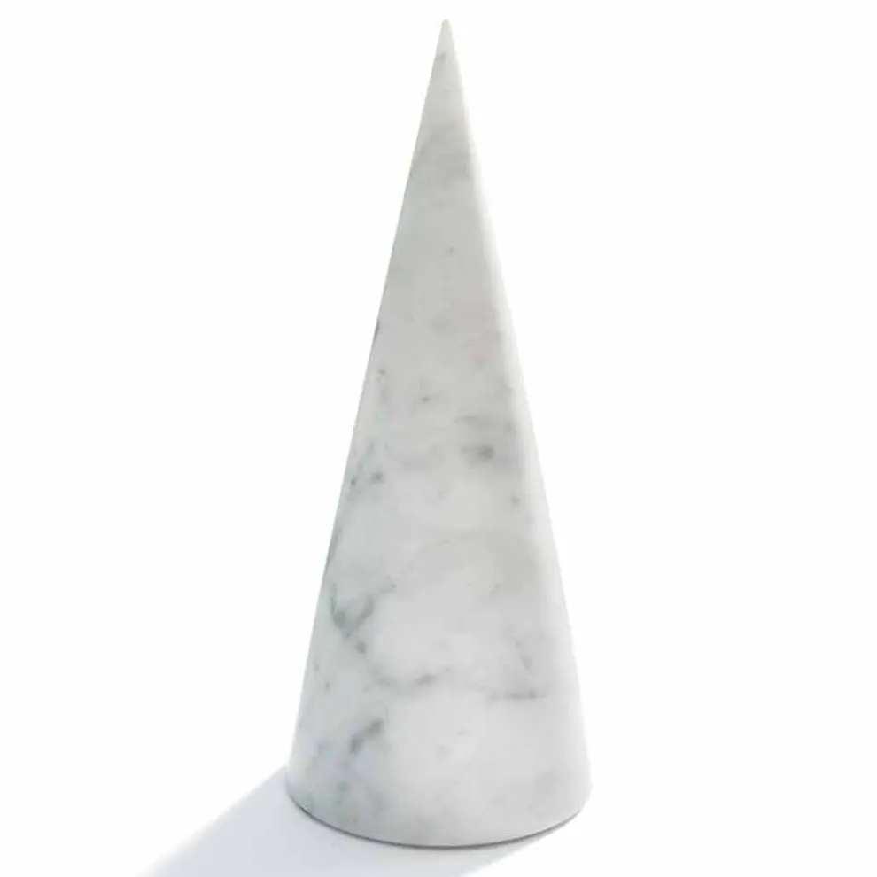 Großer dekorativer Kegel aus weißem Carrara-Marmor Made in Italy - Connu