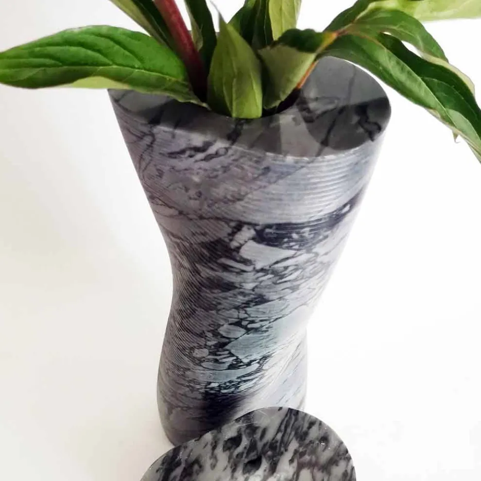 Moderne dekorative Vase aus Bardiglio Fiorito Marmor Made in Italy - Dido