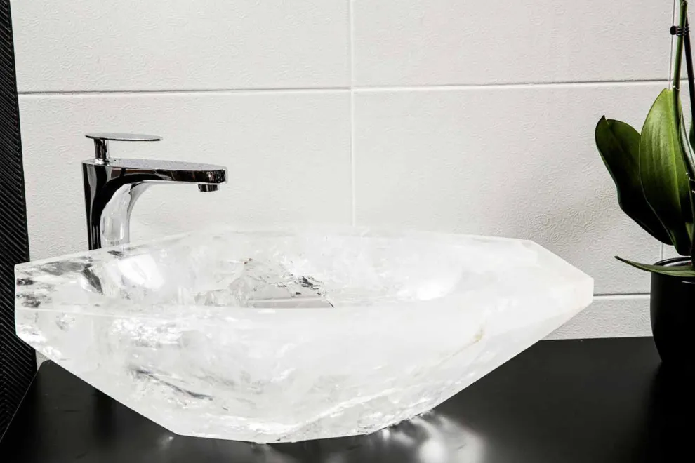 Handgearbeitetes Aufsatzwaschbecken aus Bergkristall - Falvaterra