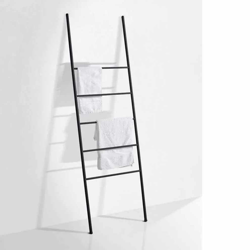 Handtuchleiter in modernem Design aus weißem oder schwarzem Metall - Oppalà