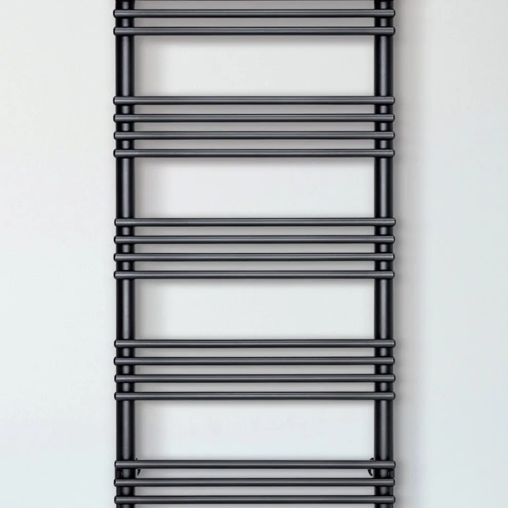 Handtuchwärmer aus Stahl mit elektrischem System, hergestellt in Italien – Rum