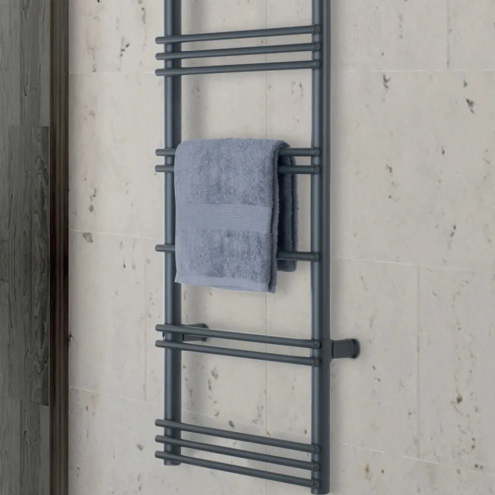 Handtuchwärmer mit elektrischem System aus Stahl, hergestellt in Italien – Ananas