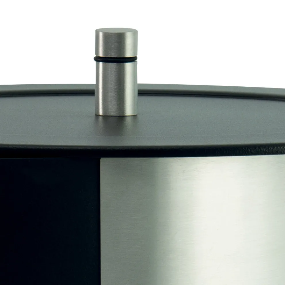 Pellethalter mit Rädern und Deckel aus Metall, hergestellt in Italien – Storch