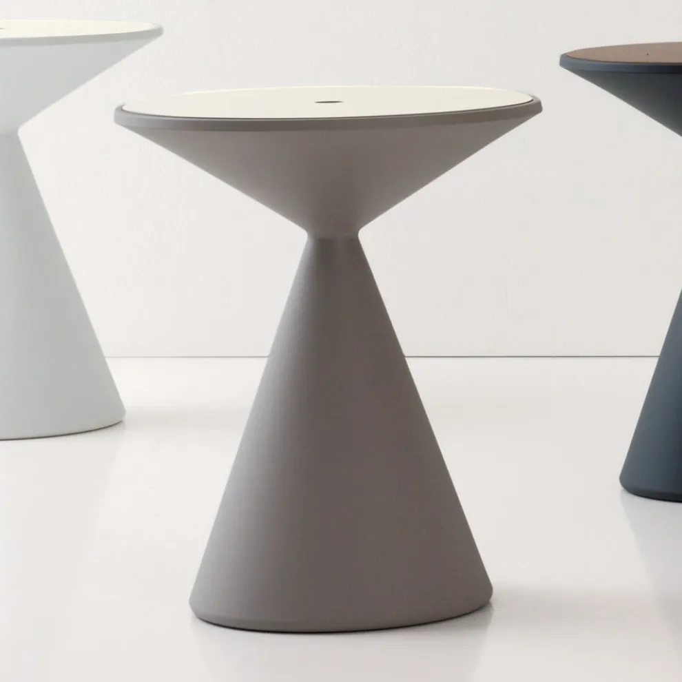 Couchtisch für den Außenbereich aus farbigem Polyethylen mit Innenfach - Akut