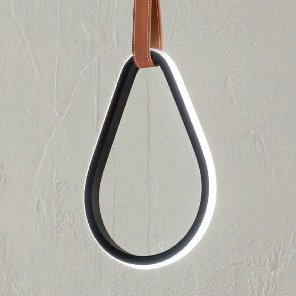 Hängelampe mit geometrischen Formen und Details aus Kunstleder – Zypresse