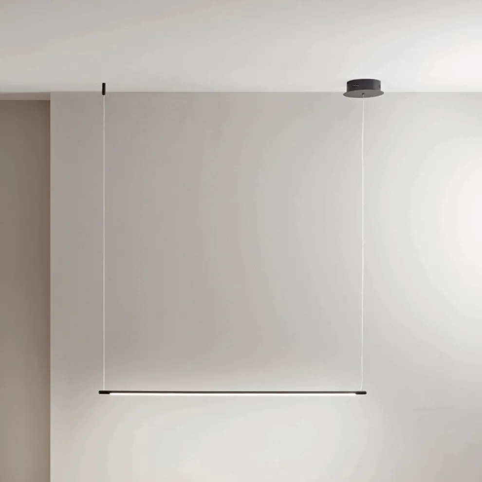 Hängeleuchte mit LED-Licht und in der Länge verstellbaren Kabeln – Orange