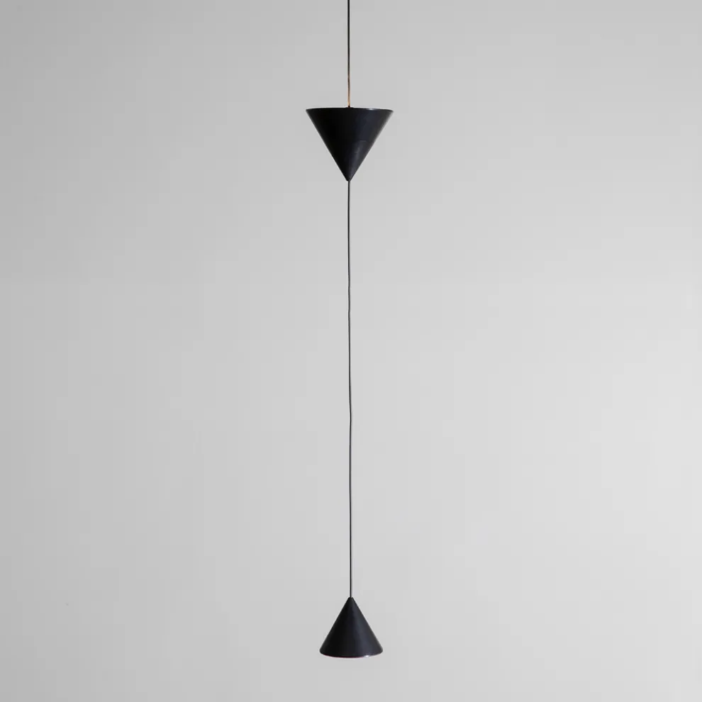 Hängende Drahtlampe aus schwarzem Aluminium und Doppelkegel-Design - Mercado