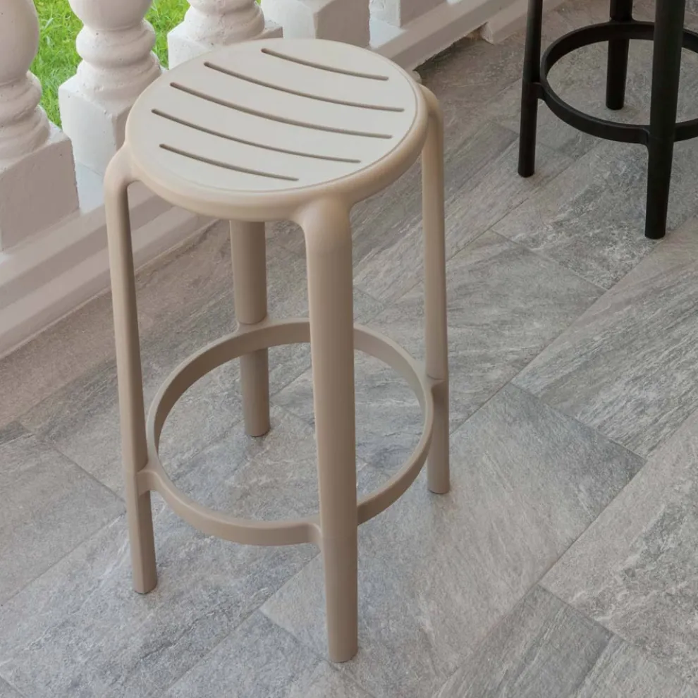 Hocker aus glasfaserverstärktem Polypropylen in verschiedenen Farben - Neev