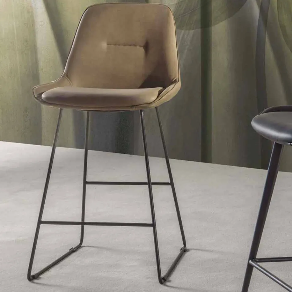 Hocker in modernem Design aus Kunstleder mit Schlittenstruktur - Ines