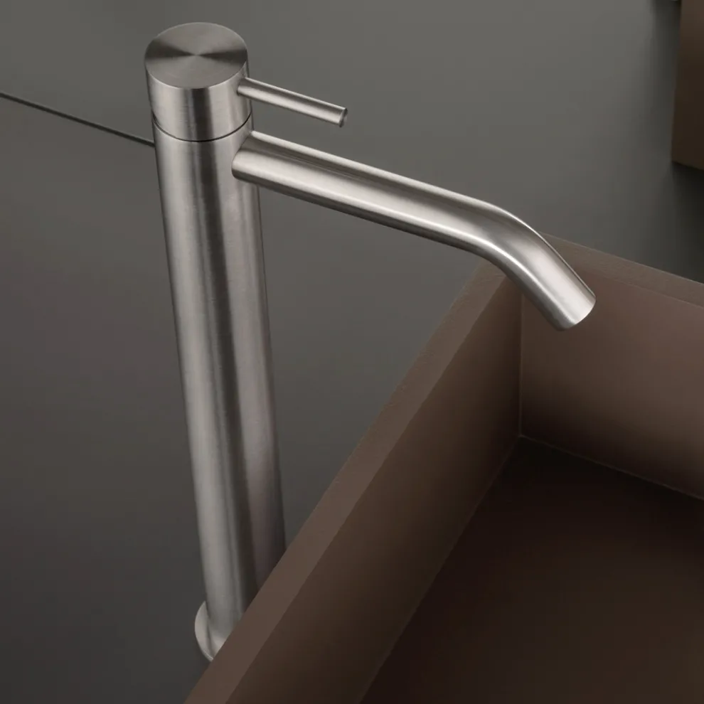 Hoher Waschtischmischer mit langem Auslauf aus AISI 316L-Stahl - Artigli