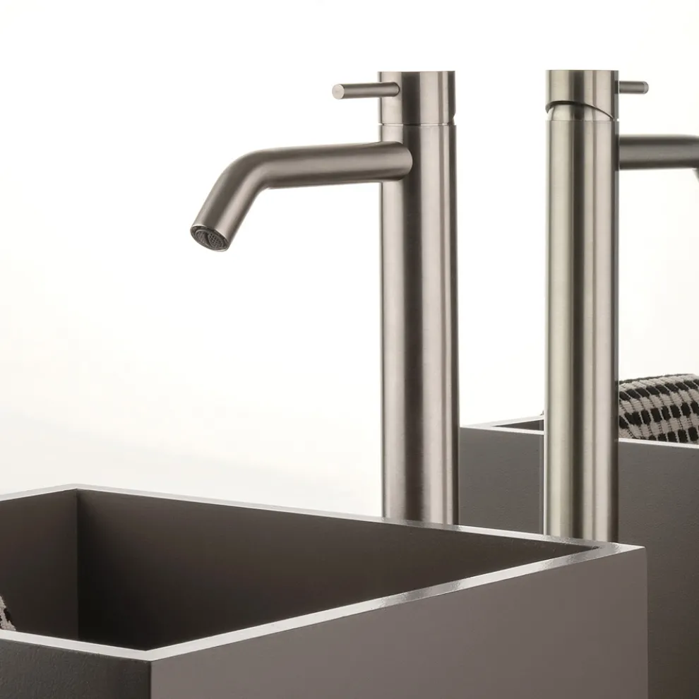 Hoher Waschtischmischer mit langem Auslauf aus AISI 316L-Stahl - Artigli