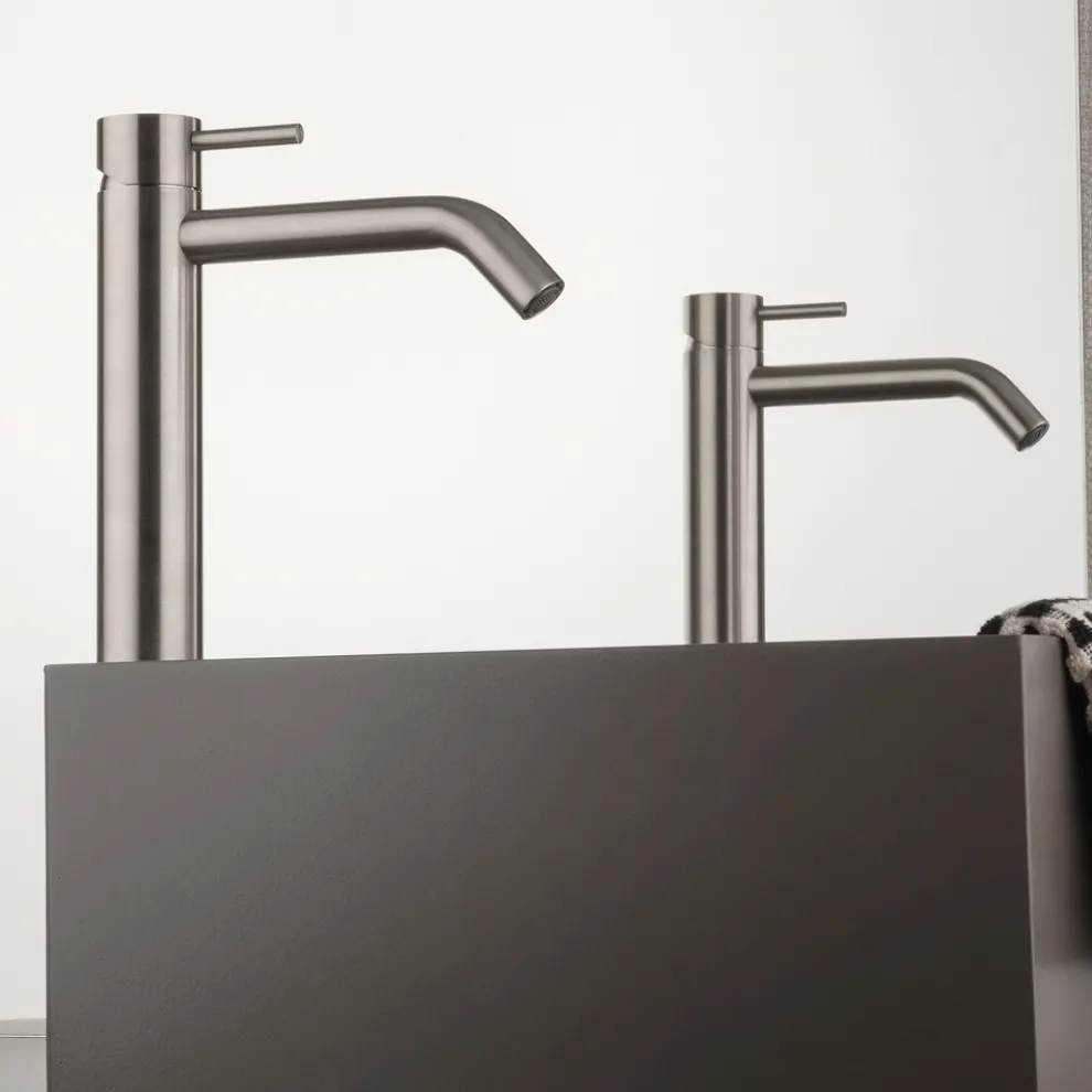 Hoher Waschtischmischer mit langem Auslauf aus AISI 316L-Stahl - Artigli