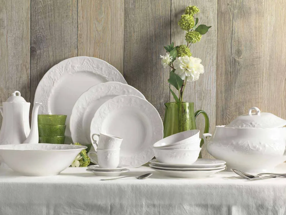 Set mit 27 eleganten weißen Porzellan-Designplatten - Gimignano