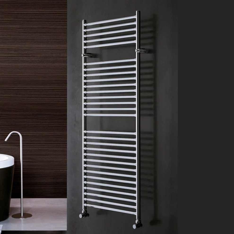 Hydraulischer Handtuchwärmer im klassischen Design aus Stahl Made in Italy - Rom