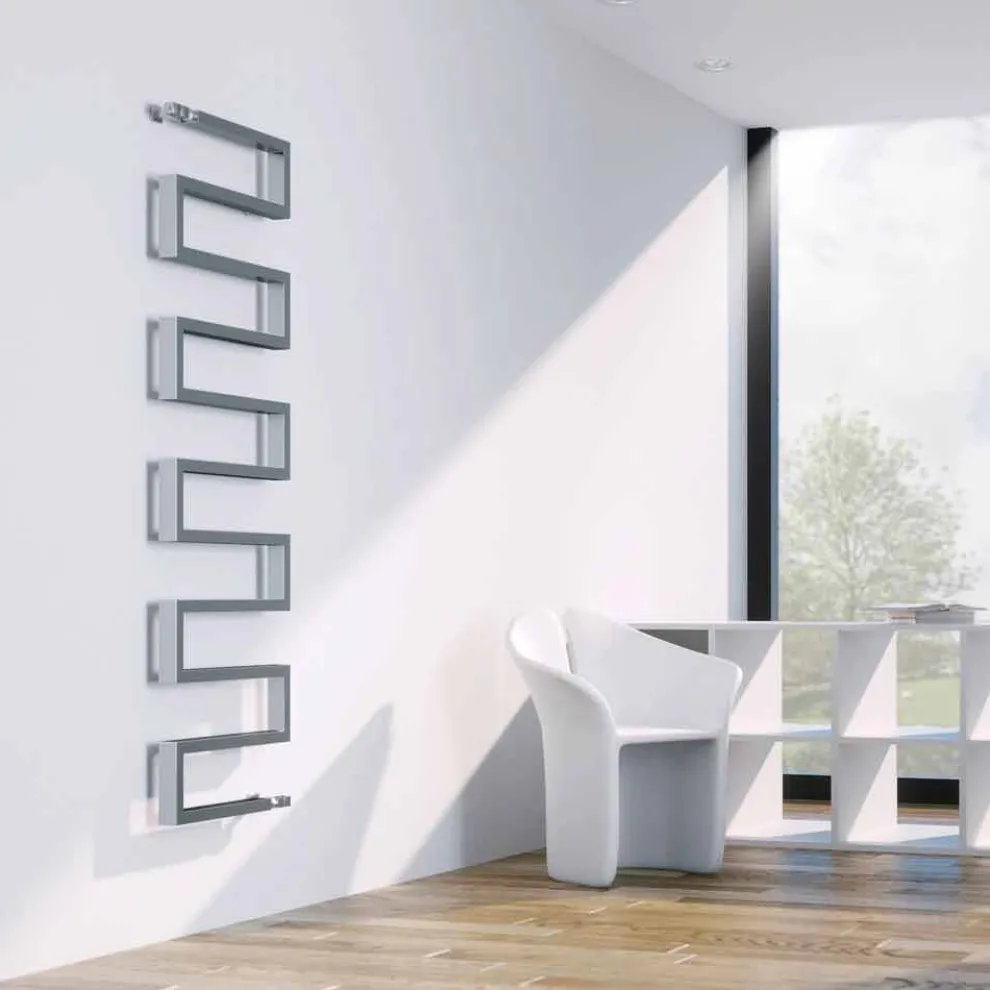 Hydraulischer Heizkörper vertikal Snake von Scirocco H verchromt